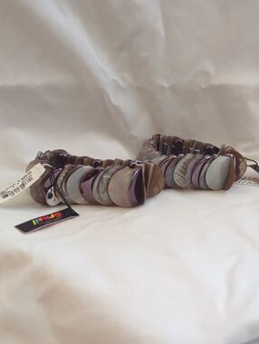 Iridescent Shell Disc Stretch Bracelet